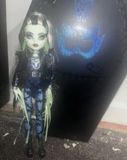 RARE COLLECTABLE :Monster High Haunt Courter Midnight Runaway Frankie Stein Doll