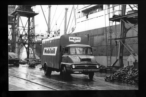 Cv048 mobil oil lorry - oil,