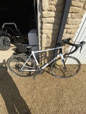 Giant defy road bike M-L frame