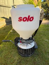 Solo 421 PRO Manual Crank Feed, Grass, Seed and Salt Drop BroadcasSpreader - 9kg