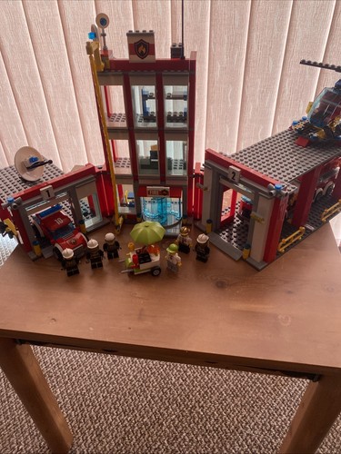 Lego city fire station - station, 60110
