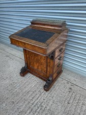 A BEAUTIFUL VICTORIAN ANTIQUE