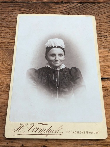 Victorian large photo lady - -,