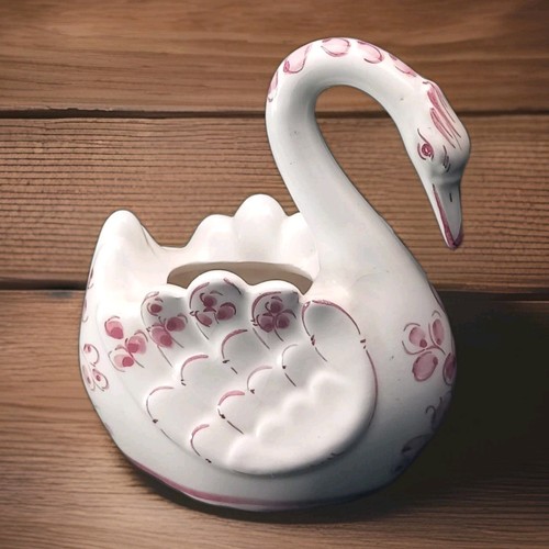 Small vtg porcelain swan - porcelain,