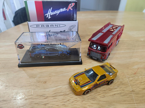 Hot wheels premium - hot,