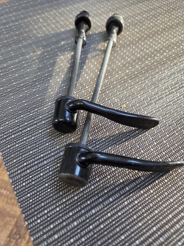 Pair shimano quick release - of,