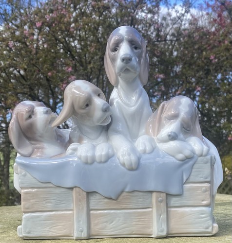 Lladro 1121 four - ‘four, beagle