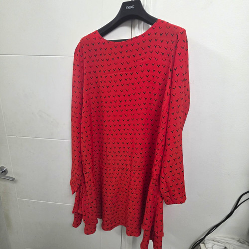 Next red black heart - &,