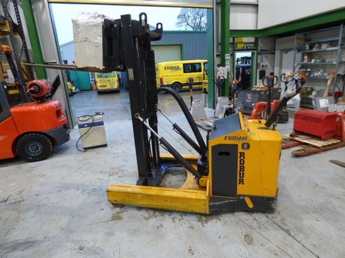 Pedestrian reach stacker - pedestrian,