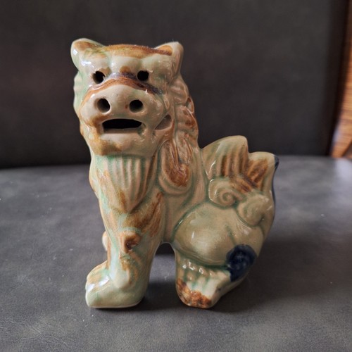 Sitting foo dog - sitting,