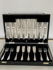 CASED SET OF 8 SILVER PLATED