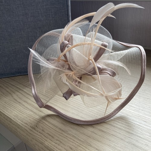 Dusky pink feather fascinator - pink,