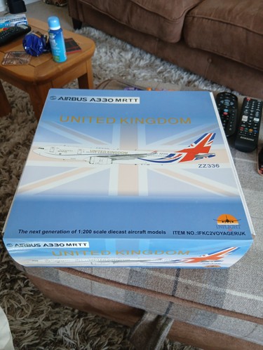 INFLIGHT200.IFKC2VOYAGERUK.AIR