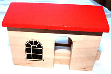 TOMY Thomas  Wooden Railway Train Shed. Excellent Condition!