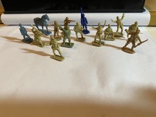 Vintage Airfix Miniature Soldiers x 14