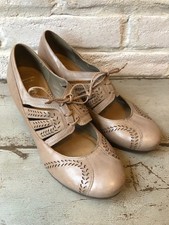 Clarks Ladies Shoes Beige Leather Size 6 Worn Once Very Good Condition