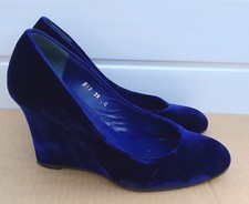 LK BENNETT SIZE 5 PURPLE VELVET WEDGE HEEL.  G37112425B340