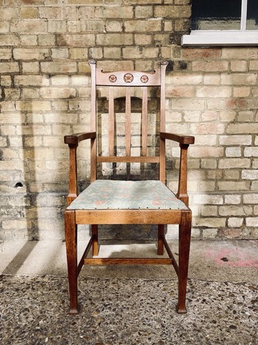 Arts and crafts oak carver - arts,