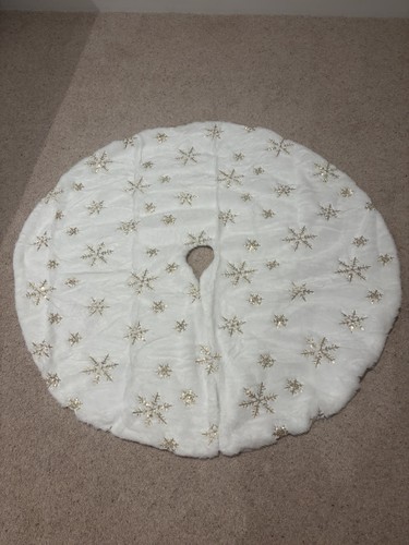 White faux fur christmas tree - white,