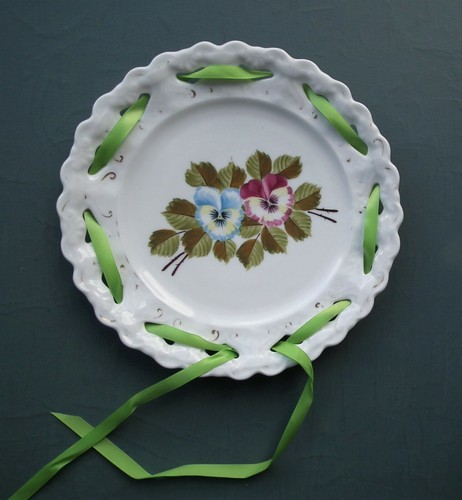 Antique ribbon plate hand