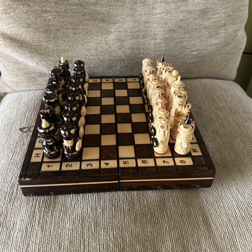 Travel ornate chess set that - chess,