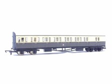 Hornby OO Gauge Coach 6900 in GWR Chocolate and Cream With Lights