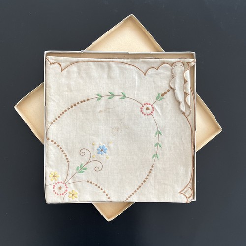 Vintage cream embroidered - -,