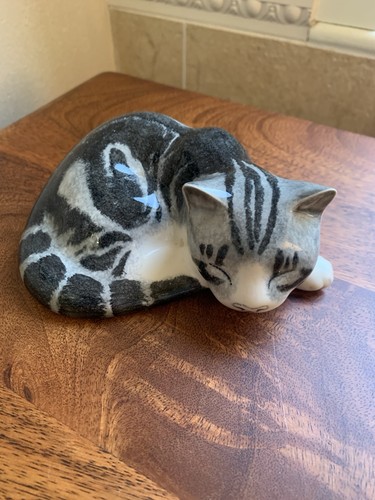 Mike hinton sleeping kitten - hinton,