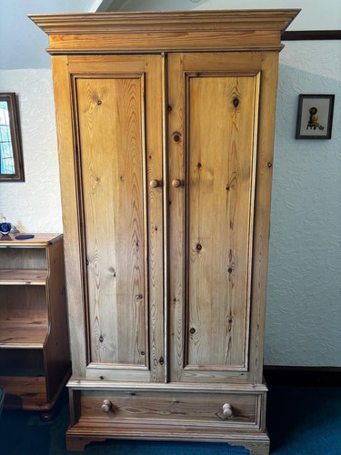 Wardrobe solid wood - wood, marks