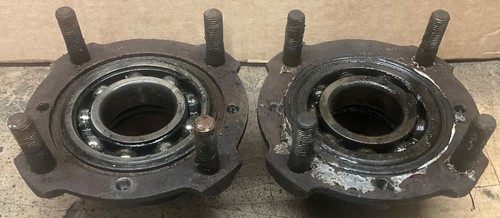 Morris minor rear wheel hubs - rear,