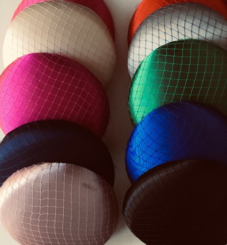 Round satin with - satin, veil