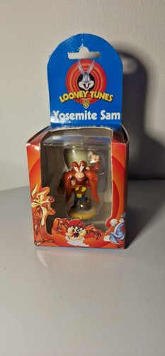 Looney tunes resin figure - looney,