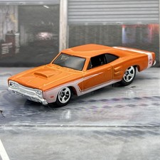 Hot Wheels '69 Dodge Coronet Super Bee Orange 2009 1:64 Diecast Car [21k]