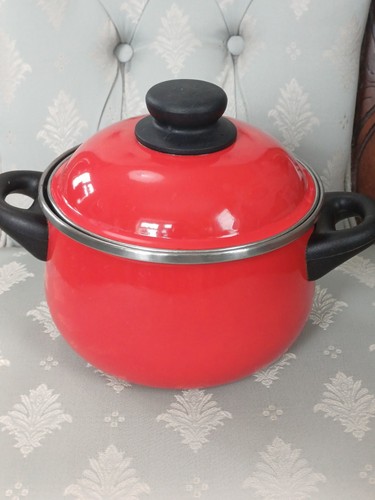 Vintage enamel cooking soup - enamel,