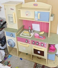About the Little Tikes Cookin Creations Wood Kitchen