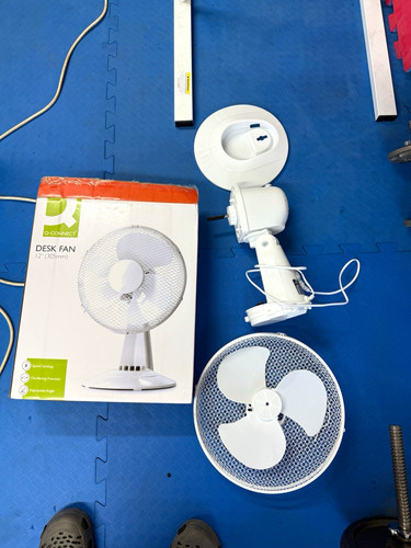Connect 12in white desk fan - white,