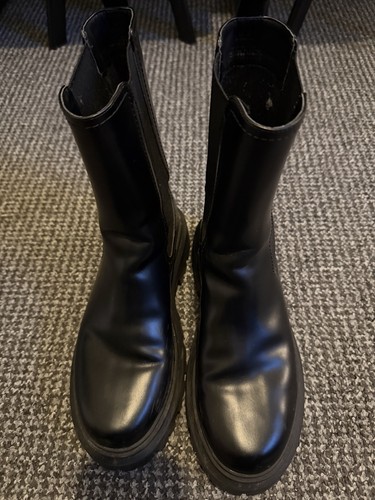 Black boots size - 42, uk