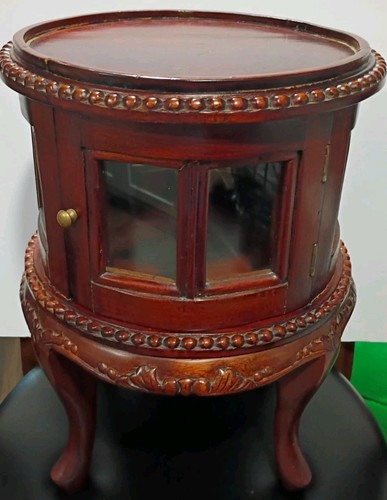 Vtg vitrine small - vitrine, round