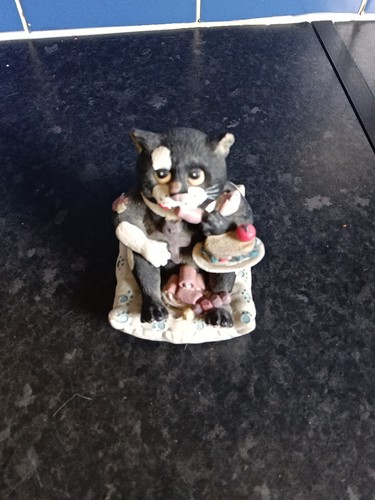 Cute cat ornament having his - cat,