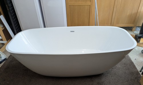 Large freestanding bath tub - freestanding,