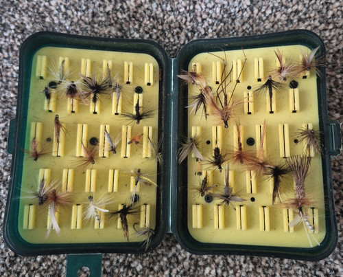 Fly box and flies snowbee - box,