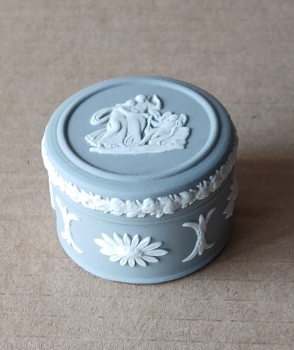 Wedgwood grey jasper cupid - grey,