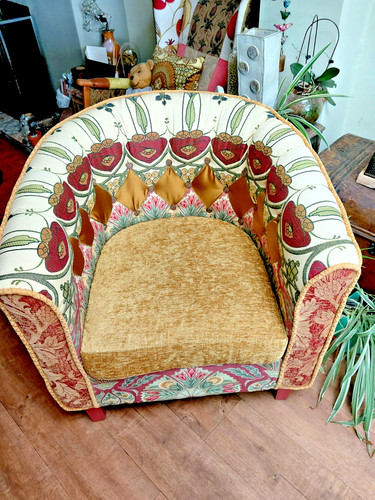 Chesterfield style tub - , chair
