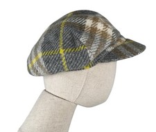 Women's BURBERRY LONDON Flat Hat Winter Check Gray 100% Wool Size L