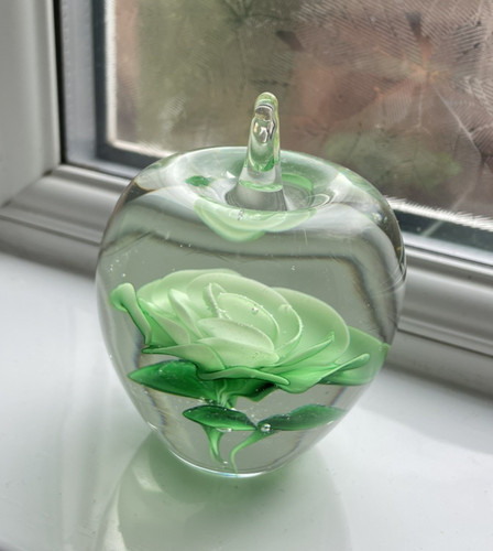 Apple paper weight with - paper,