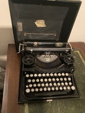 Antique Underwood Portable Typewriter With Case.