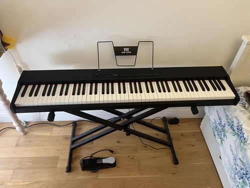 Mustar digital piano keyboard