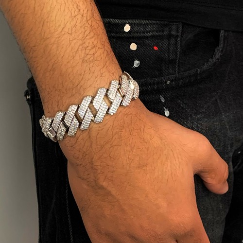 Iced cuban link - out, prong