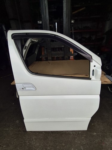 Nissan elgrand e51 highway - nissan,