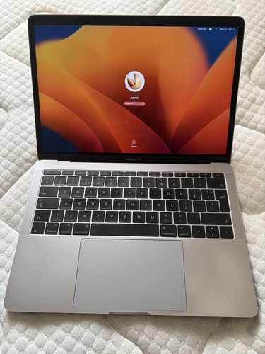 Macbook pro 13inch 2017 - pro, in